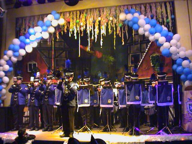 Einen Moment bitte...