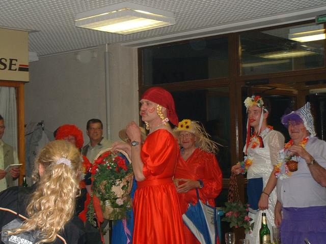 Einen Moment bitte...