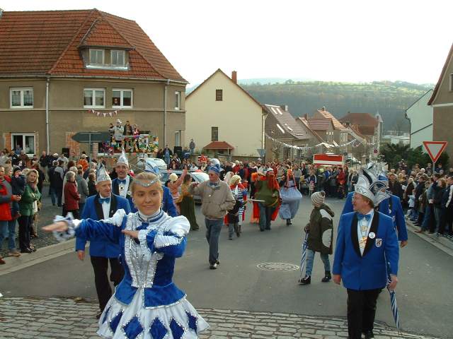 Einen Moment bitte...