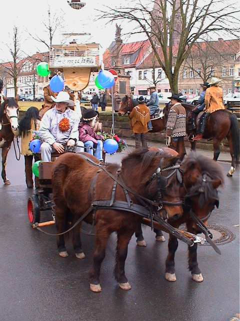 Einen Moment bitte...