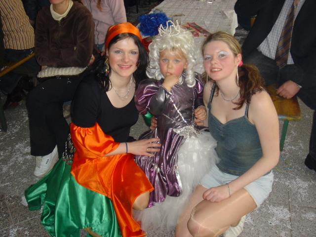 Einen Moment bitte...