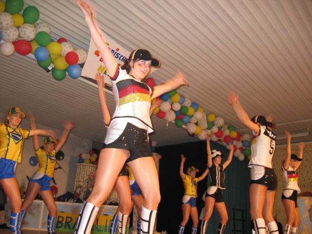 Einen Moment bitte...