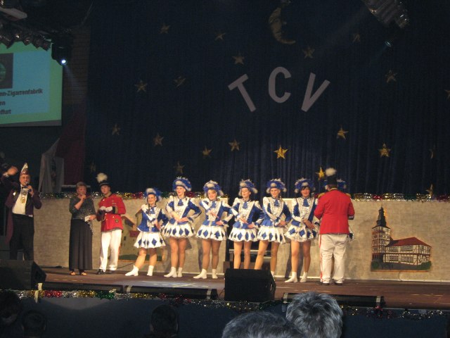 Einen Moment bitte...