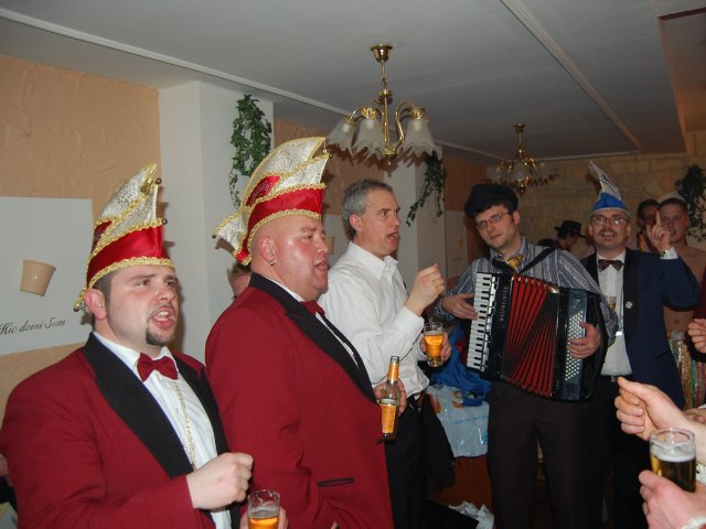 Einen Moment bitte...