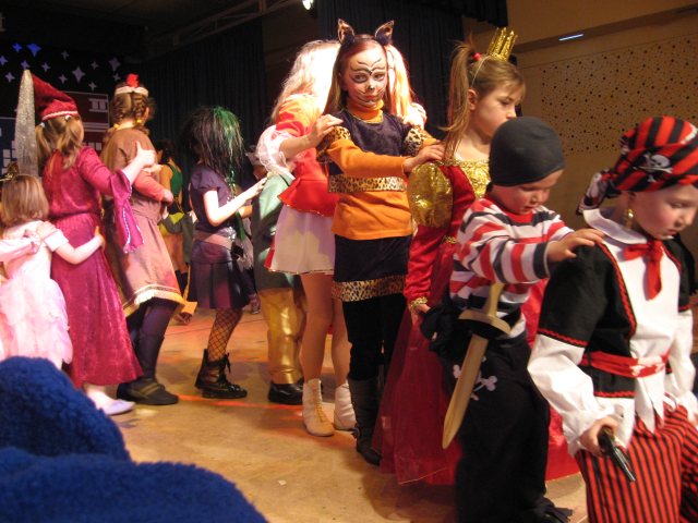 Einen Moment bitte...