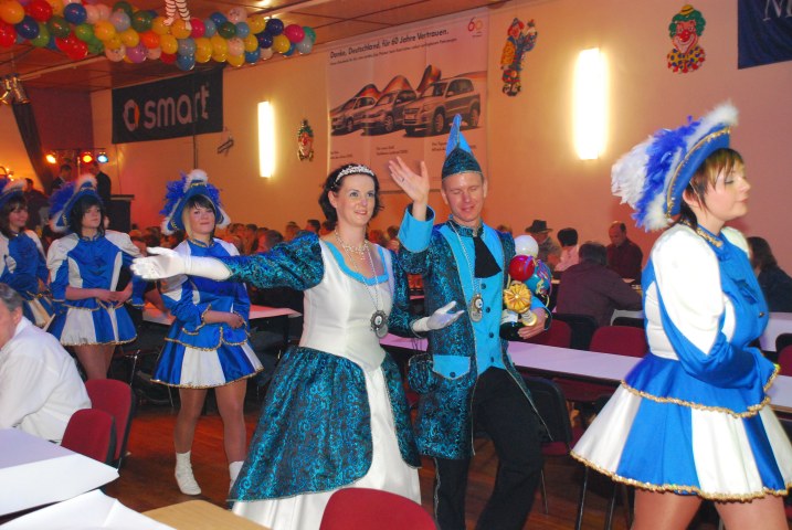 Einen Moment bitte...