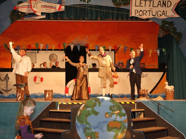 Einen Moment bitte...