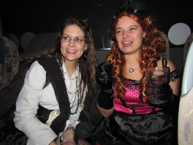 Einen Moment bitte...