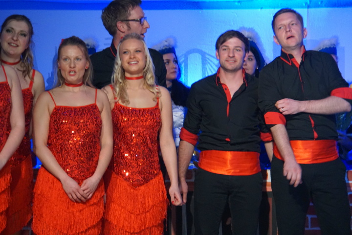 Einen Moment bitte...