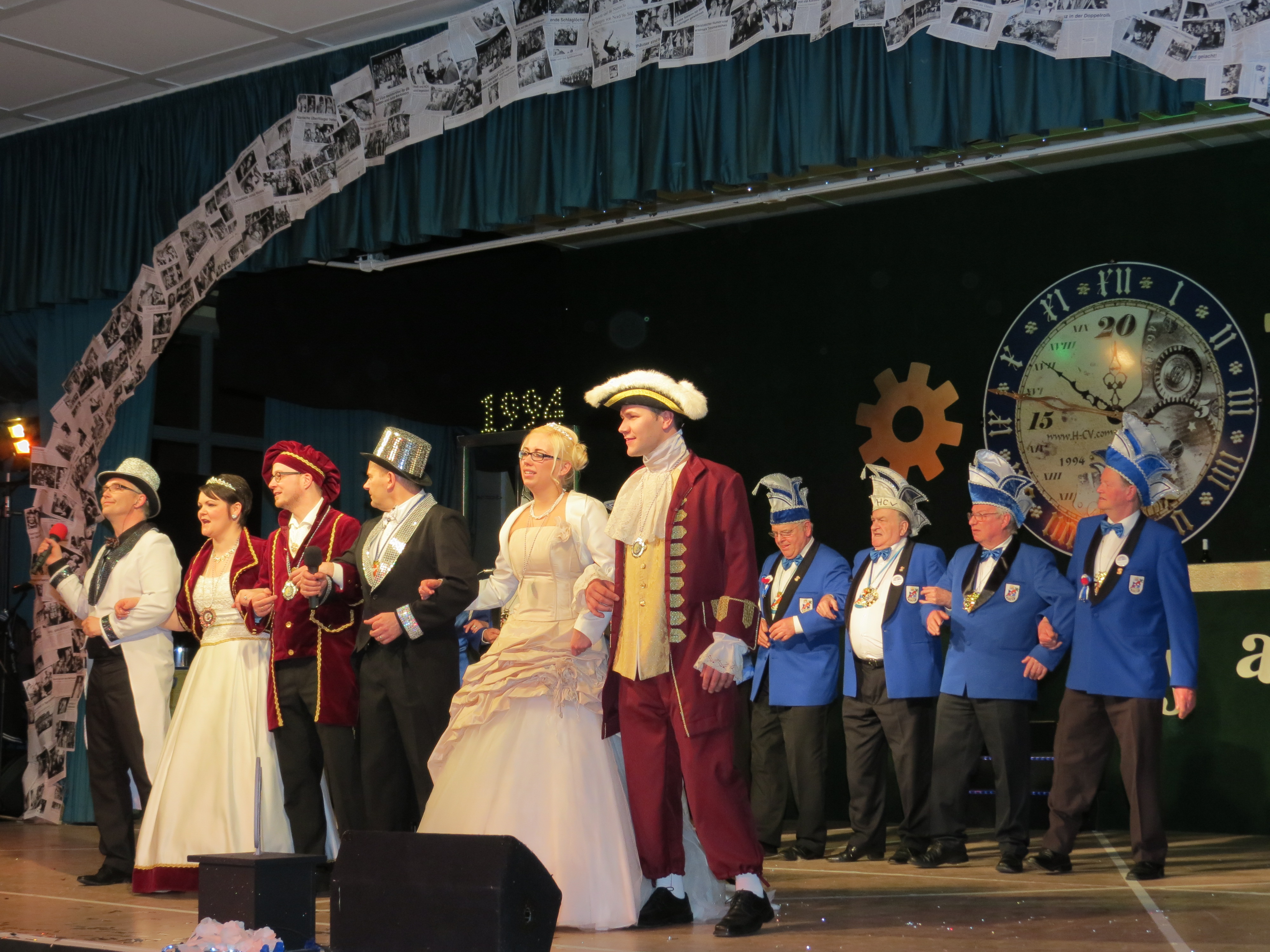 Einen Moment bitte...