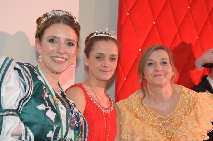 Einen Moment bitte...