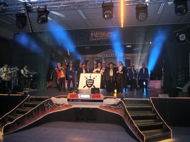 Einen Moment bitte...