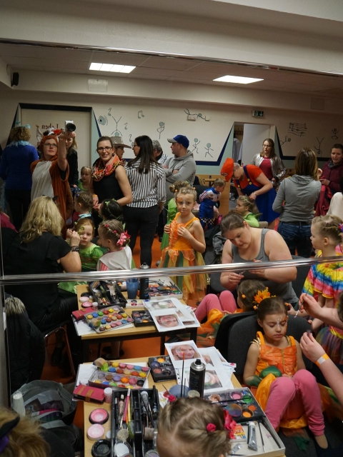 Einen Moment bitte...