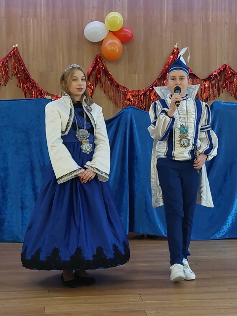 Einen Moment bitte...