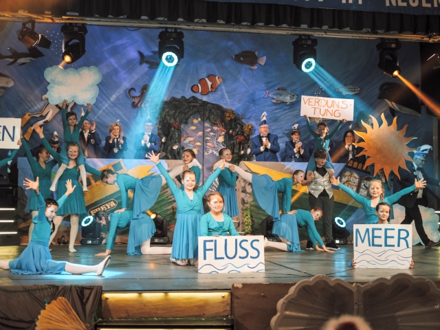 Einen Moment bitte...