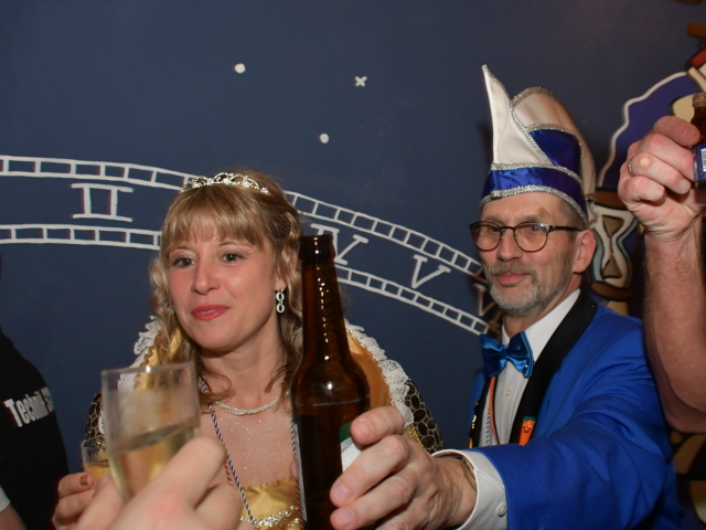 Einen Moment bitte...