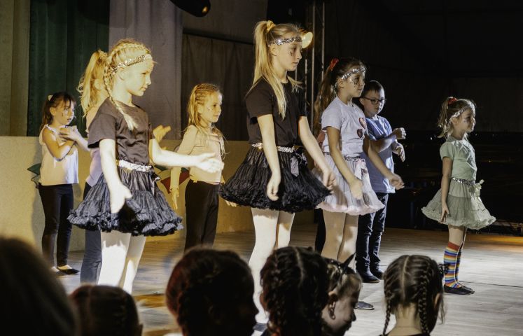 Einen Moment bitte...